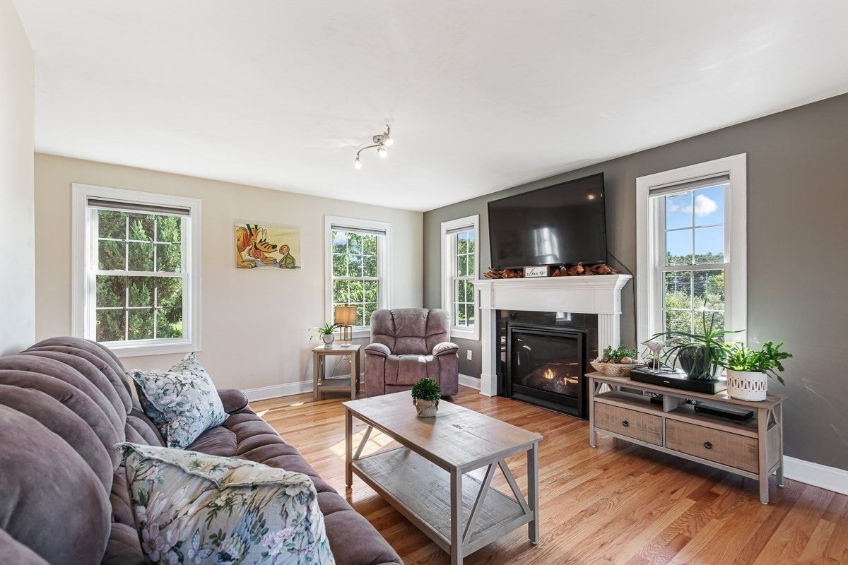 18 Blue Grass Circle, Taunton, MA Photo #12