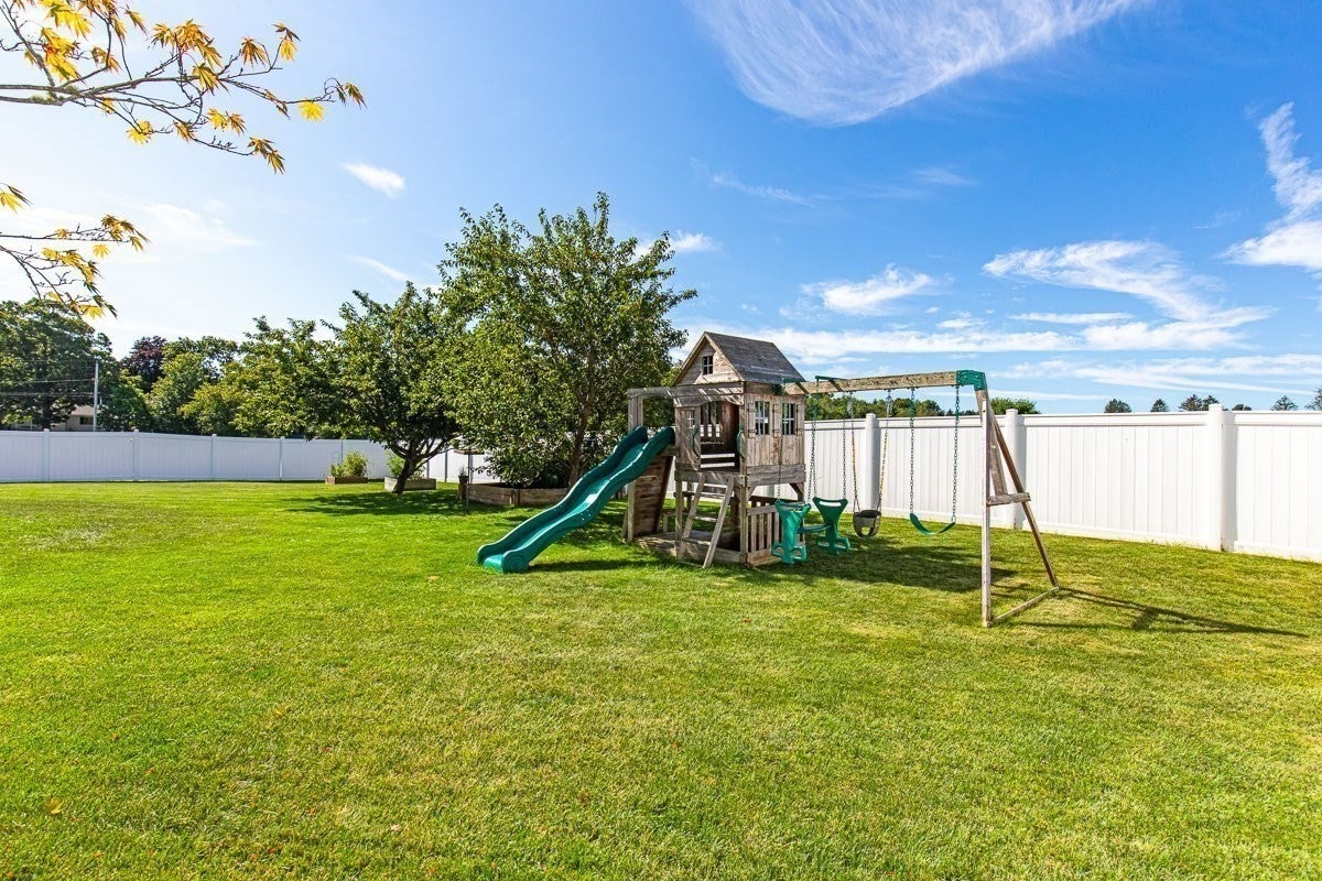 18 Blue Grass Circle, Taunton, MA Photo #35