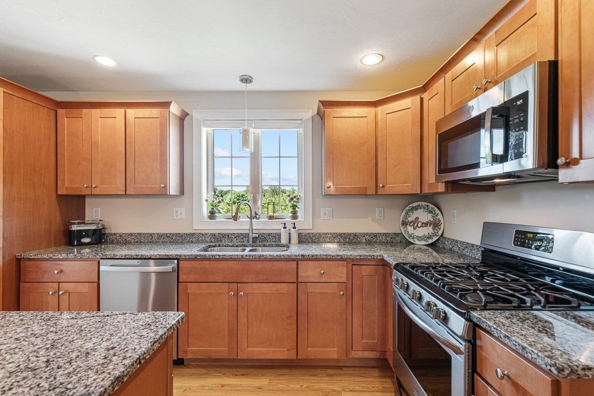 18 Blue Grass Circle, Taunton, MA Photo #6