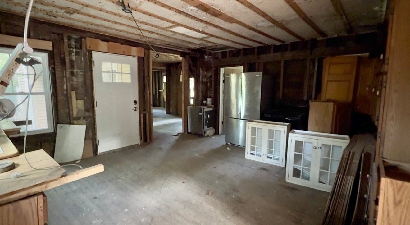136 Montague City Rd
