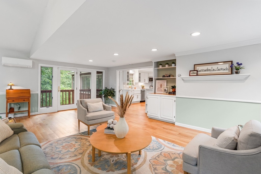 7 Colonial Drive