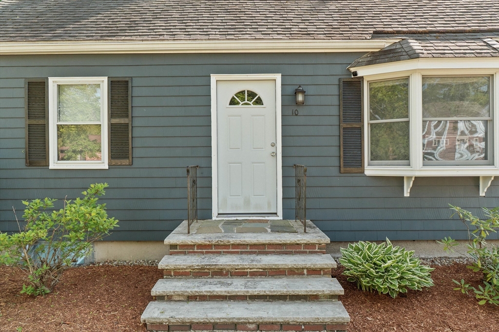 10 Fairmeadow Rd