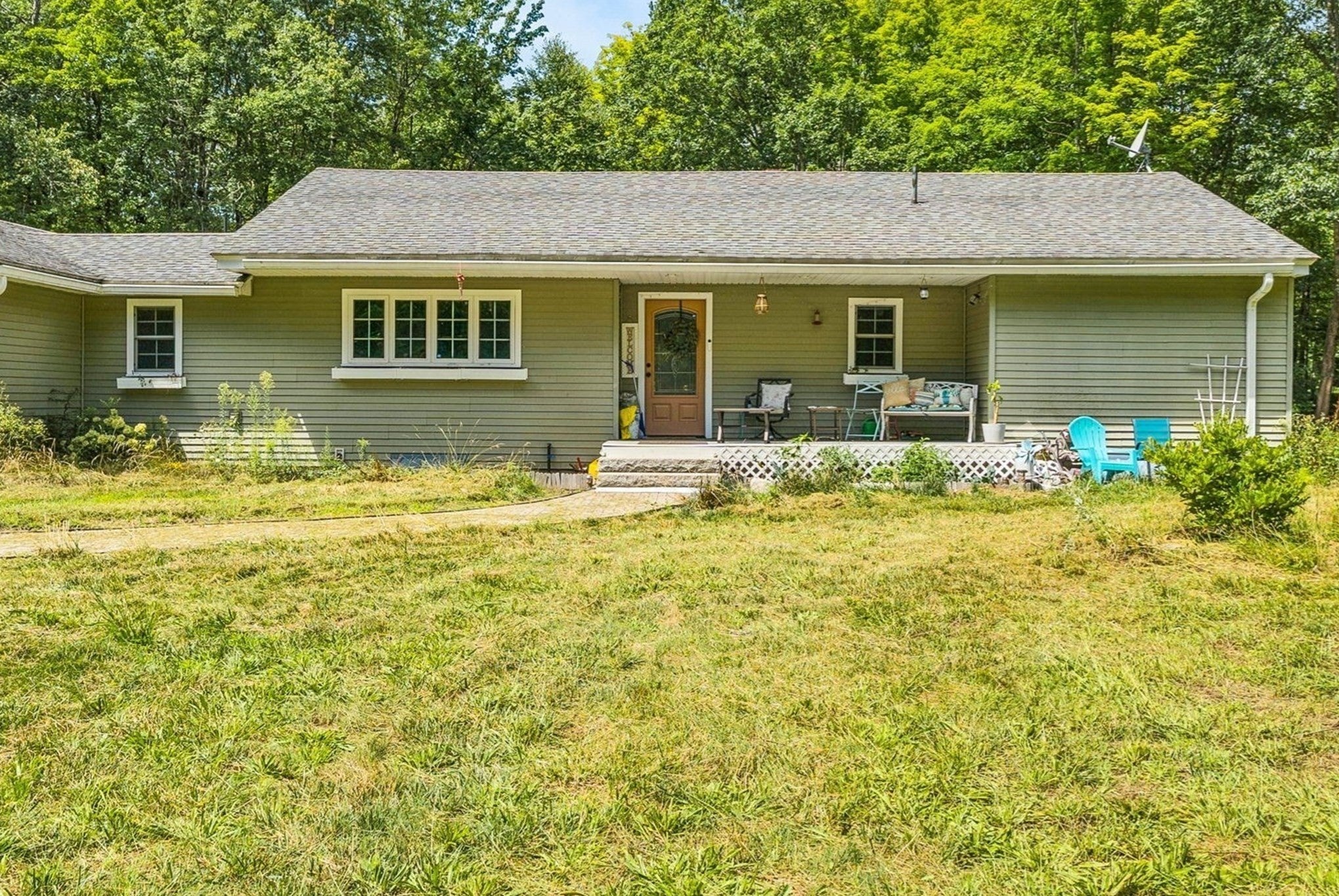 Photo of 811 Chase Rd, Lunenburg, MA
