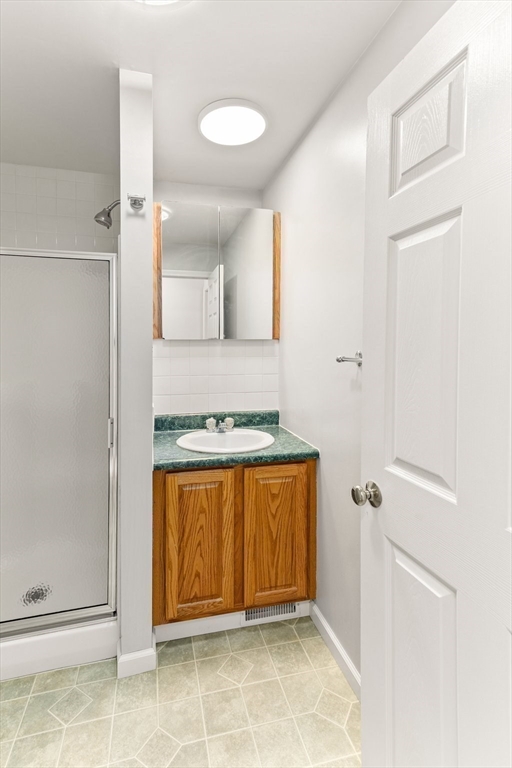 Hadley, Massachusetts 01035, United States, 4 Bedrooms Bedrooms, ,5 BathroomsBathrooms,Residential,Active,193192