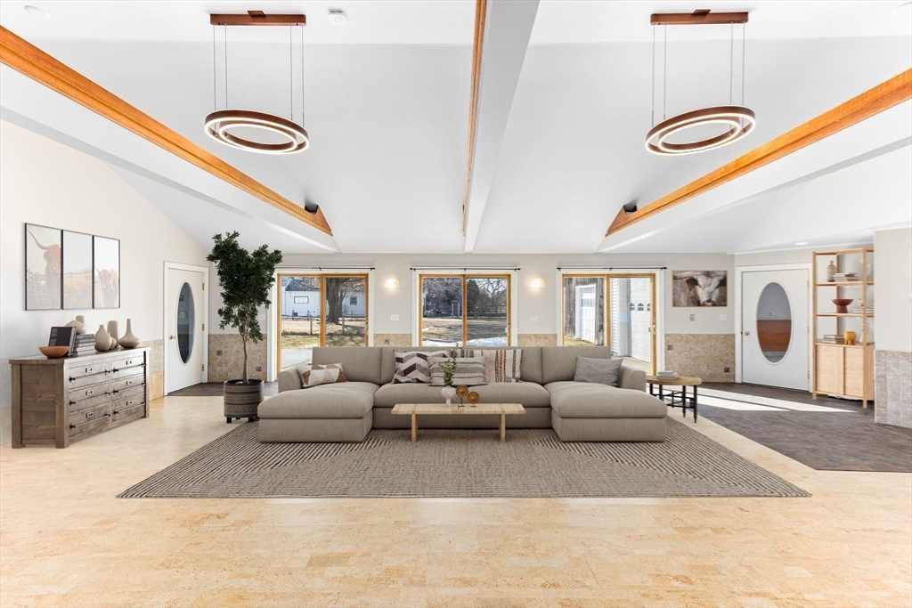 Hadley, Massachusetts 01035, United States, 4 Bedrooms Bedrooms, ,5 BathroomsBathrooms,Residential,Active,193192