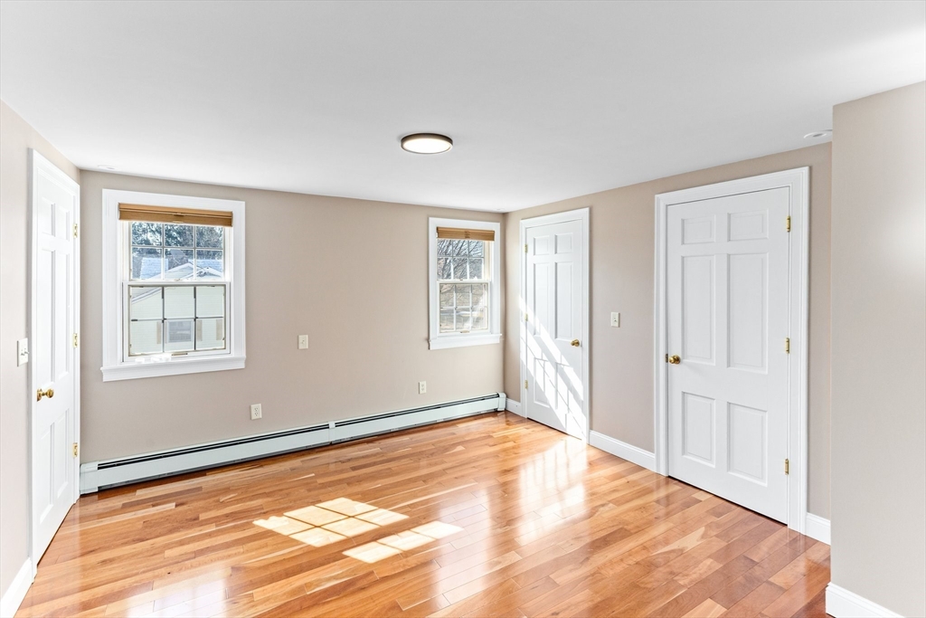 Hadley, Massachusetts 01035, United States, 4 Bedrooms Bedrooms, ,5 BathroomsBathrooms,Residential,Active,193192