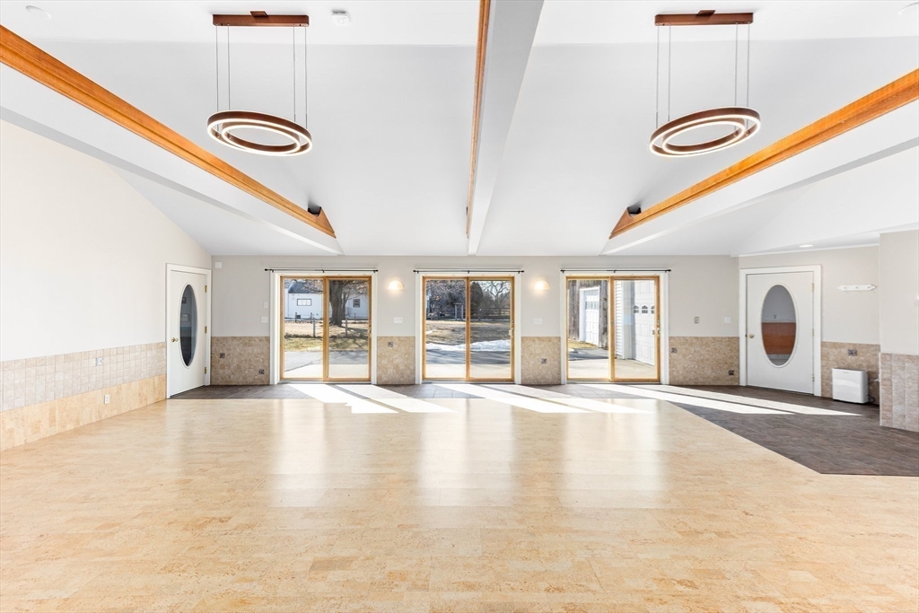 Hadley, Massachusetts 01035, United States, 4 Bedrooms Bedrooms, ,5 BathroomsBathrooms,Residential,Active,193192