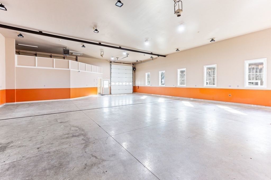 Hadley, Massachusetts 01035, United States, 4 Bedrooms Bedrooms, ,5 BathroomsBathrooms,Residential,Active,193192