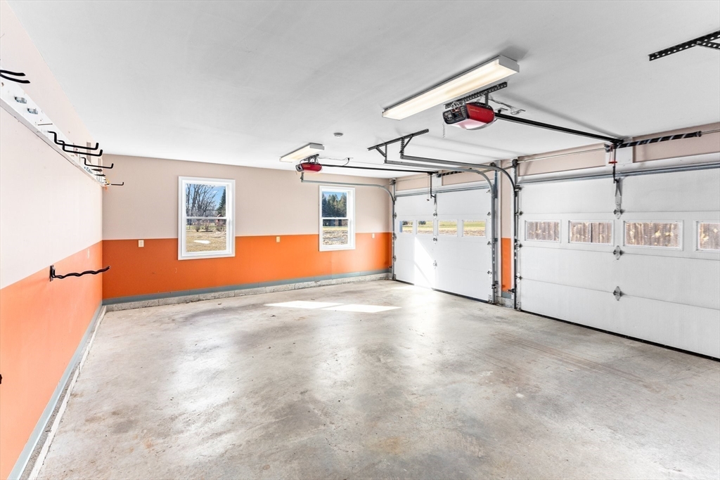 Hadley, Massachusetts 01035, United States, 4 Bedrooms Bedrooms, ,5 BathroomsBathrooms,Residential,Active,193192