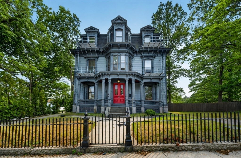 Photo of 533 Locust St, Fall River, MA