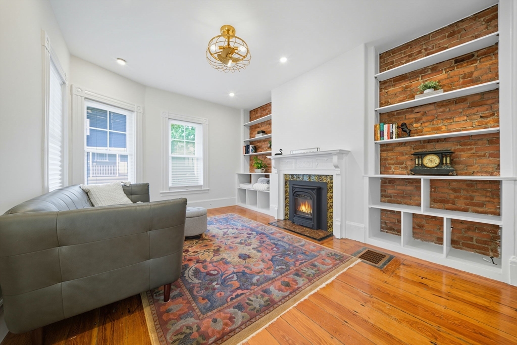 73 Tuttle St 73