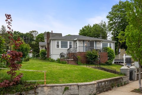 28 Elsie St Everett MA 02149