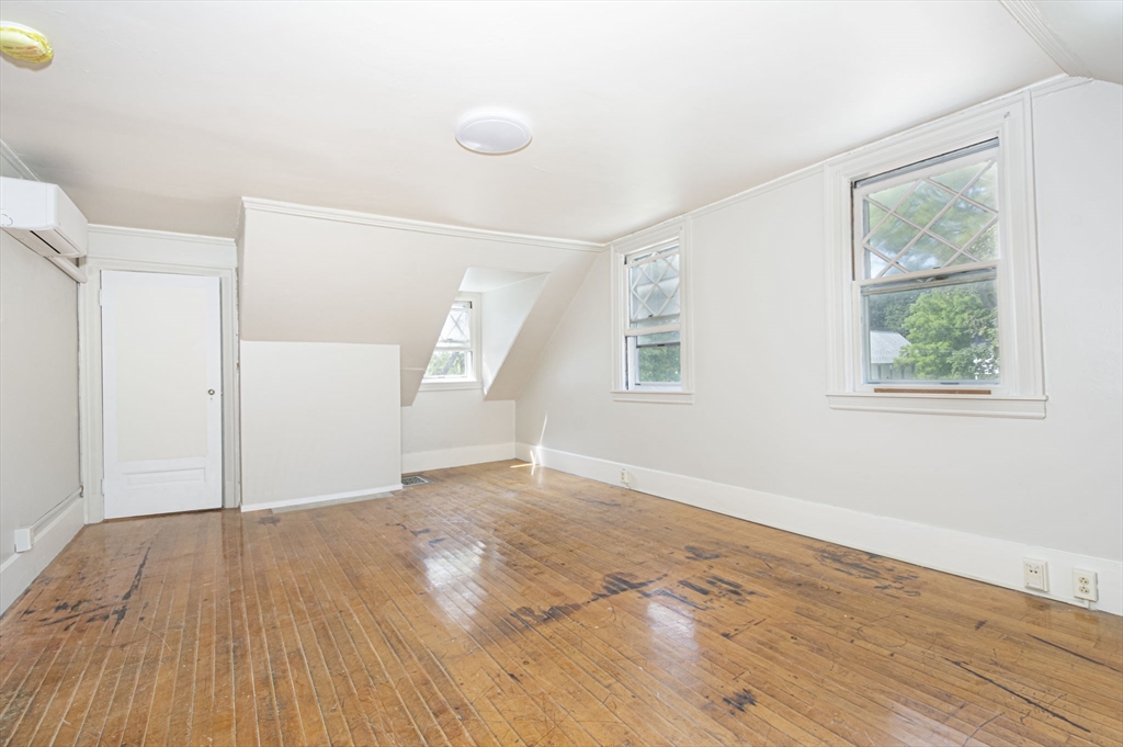 963 Main St 2