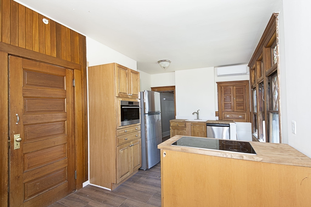 963 Main St 2