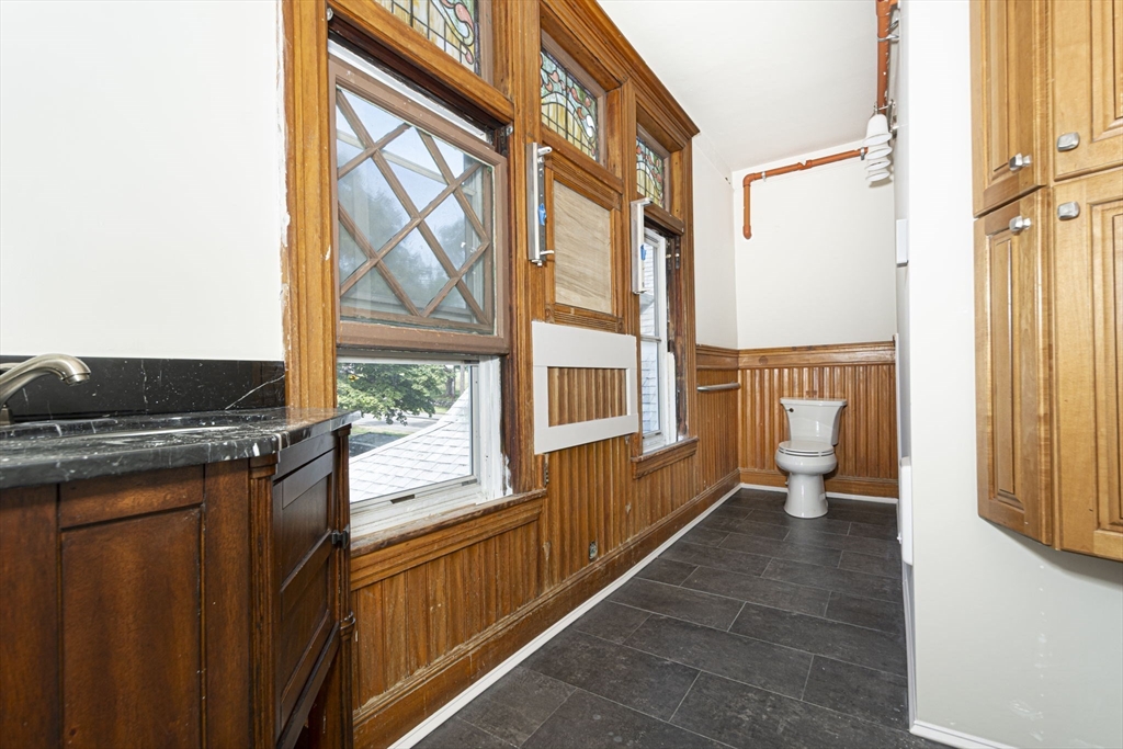 963 Main St 2