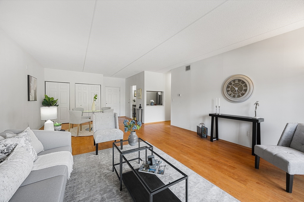 289 Elm St 15