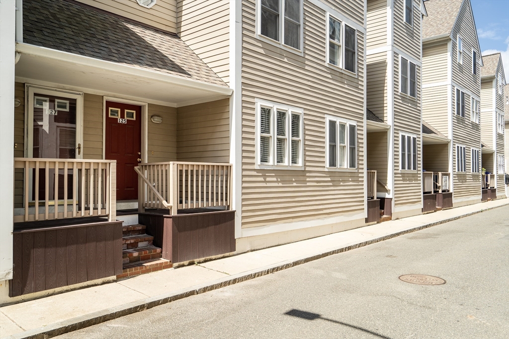 125 Tudor St 125