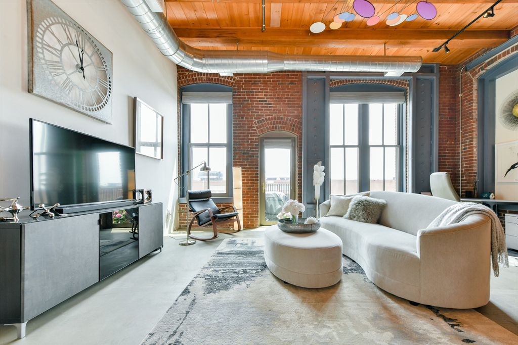 35 Channel Center St 206