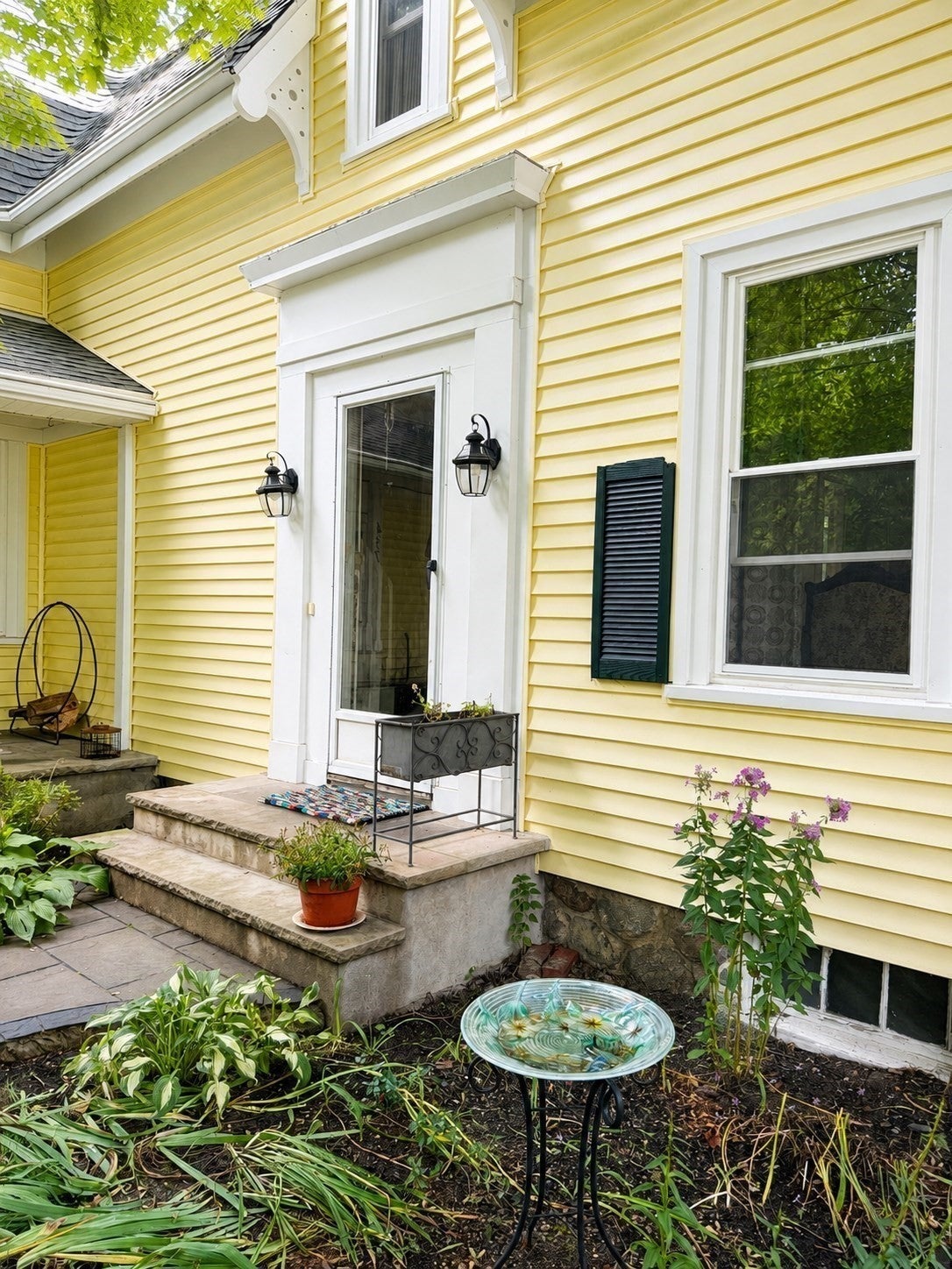 437 High St