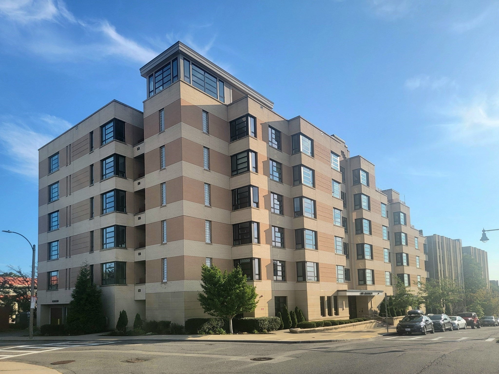 1650 Commonwealth Ave 304