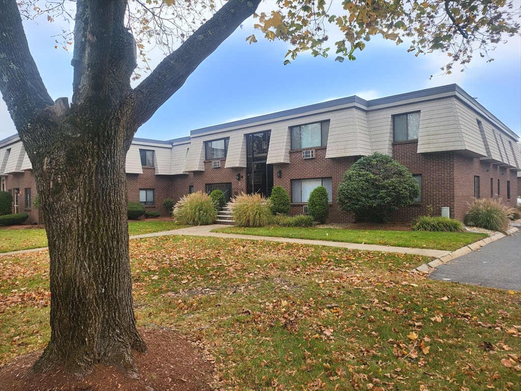 1 Hallmark Gardens 1