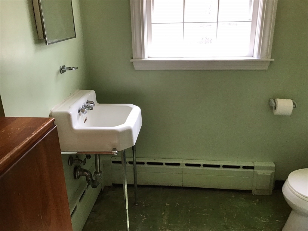 14 Locust St, Woburn, MA Photo #12