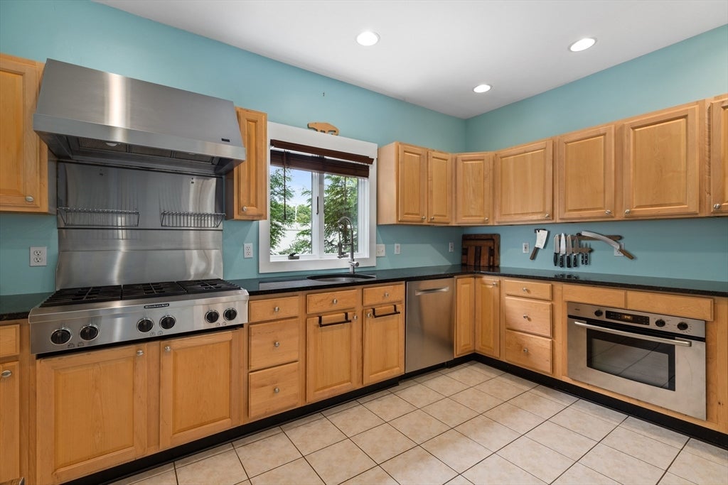 396 Central St, Mansfield, MA, 396 Central St, Mansfield, MA Photo #2