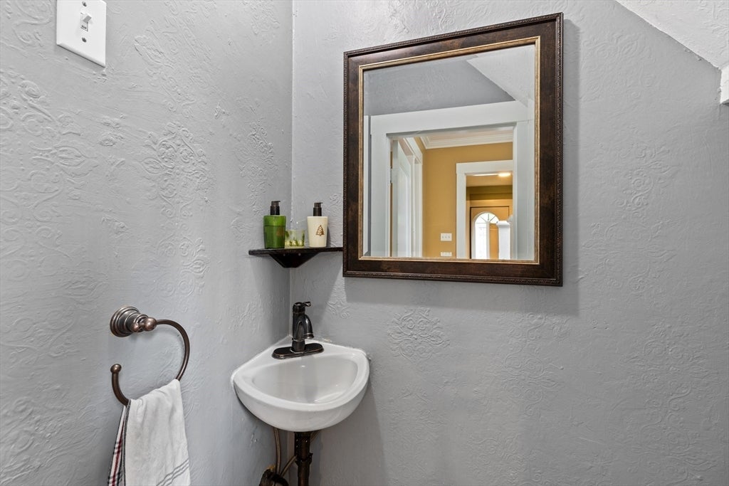 396 Central St, Mansfield, MA, 396 Central St, Mansfield, MA Photo #12