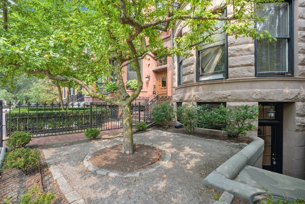 261 Marlborough St 1