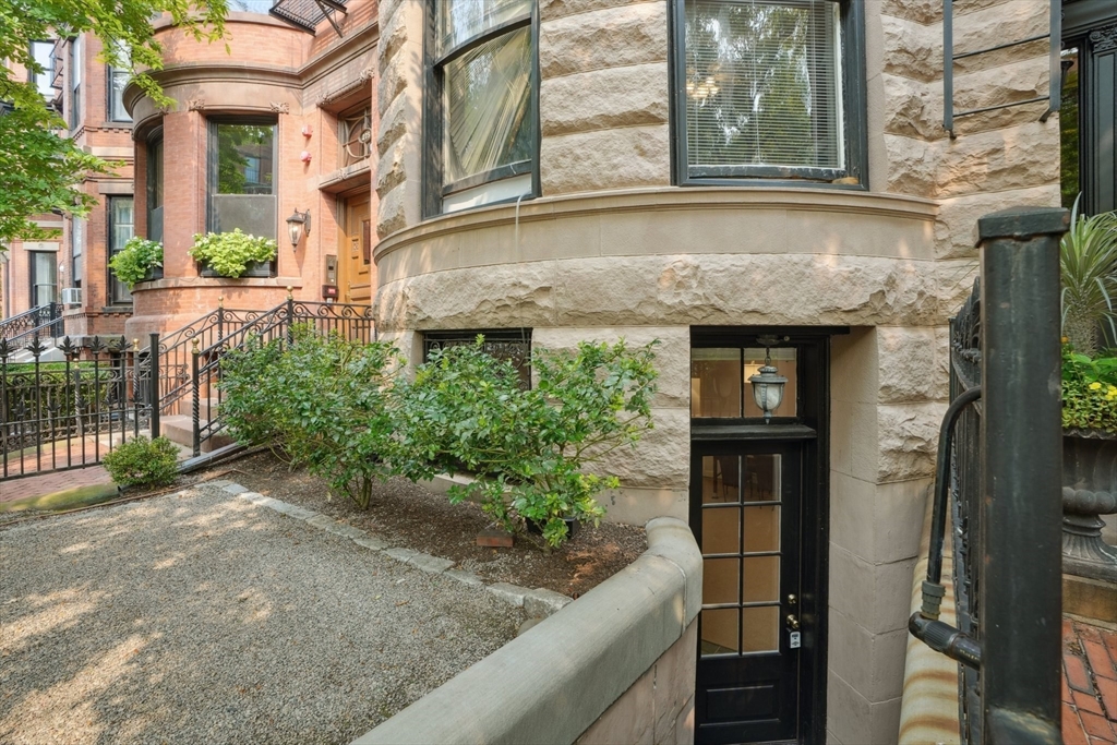 261 Marlborough St 1