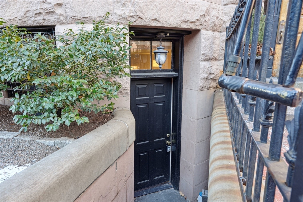 261 Marlborough St 1