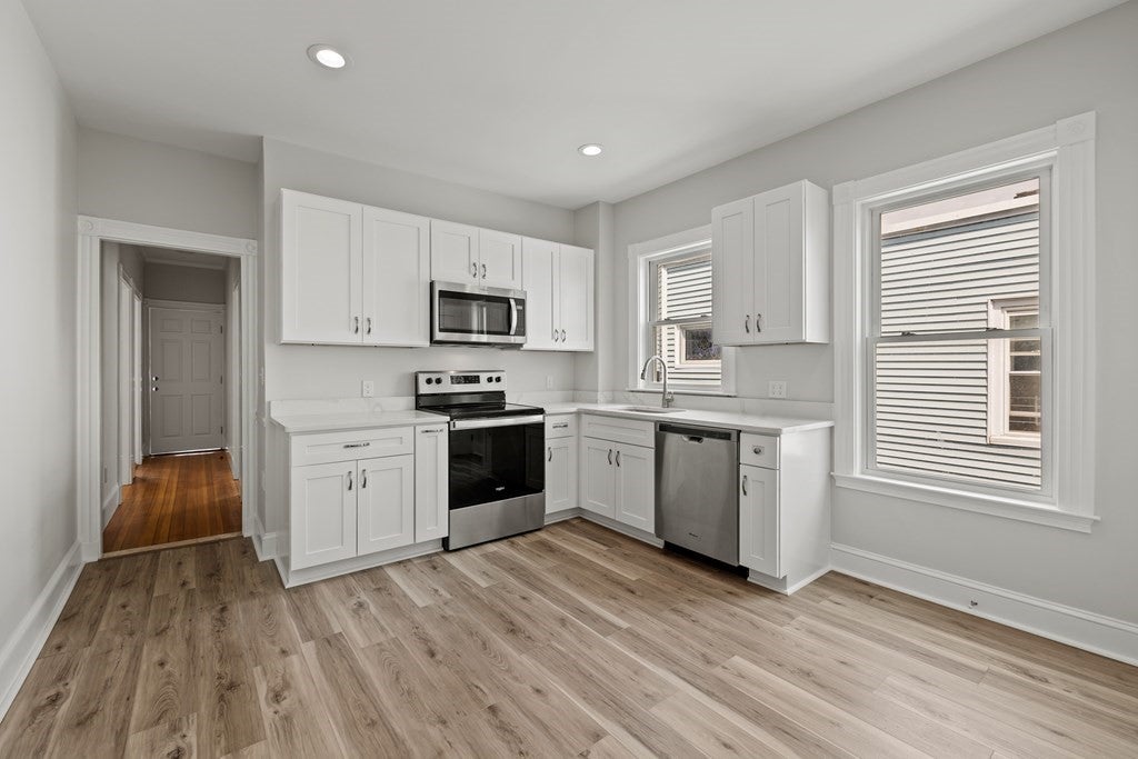 16 Leslie St 2