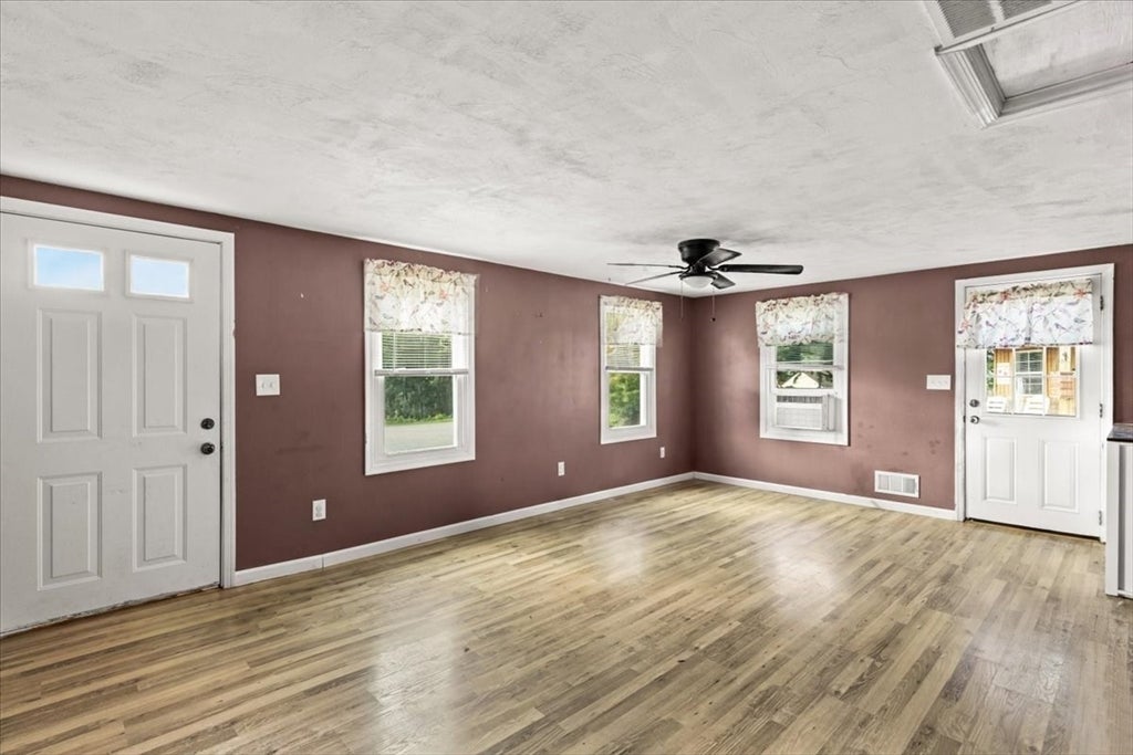 28 Sunset Blvd, Wareham, MA Photo #4
