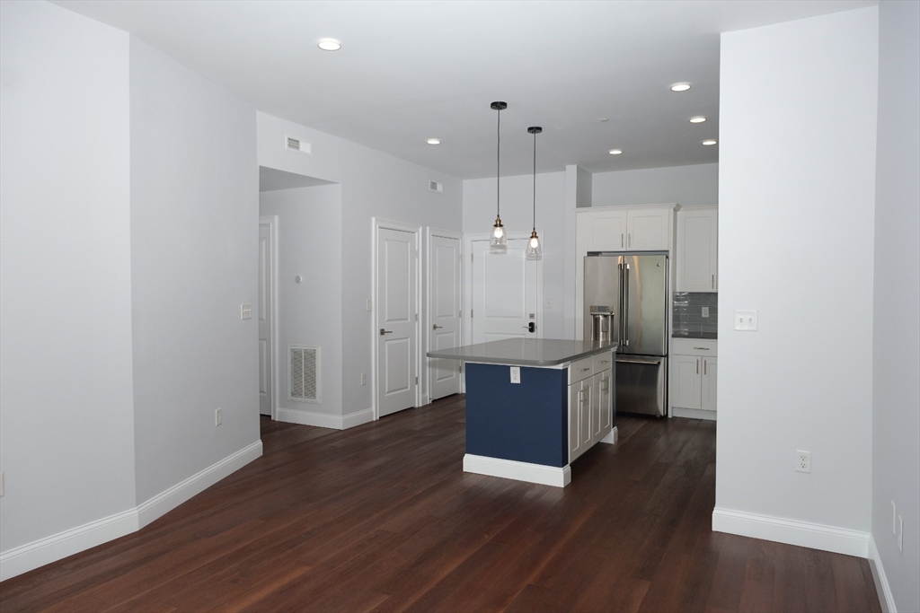 170 W Broadway 303