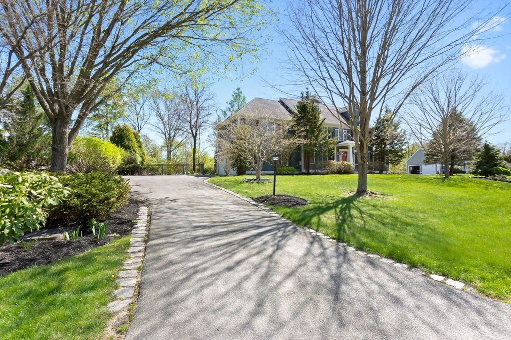 10 Bartlett Drive