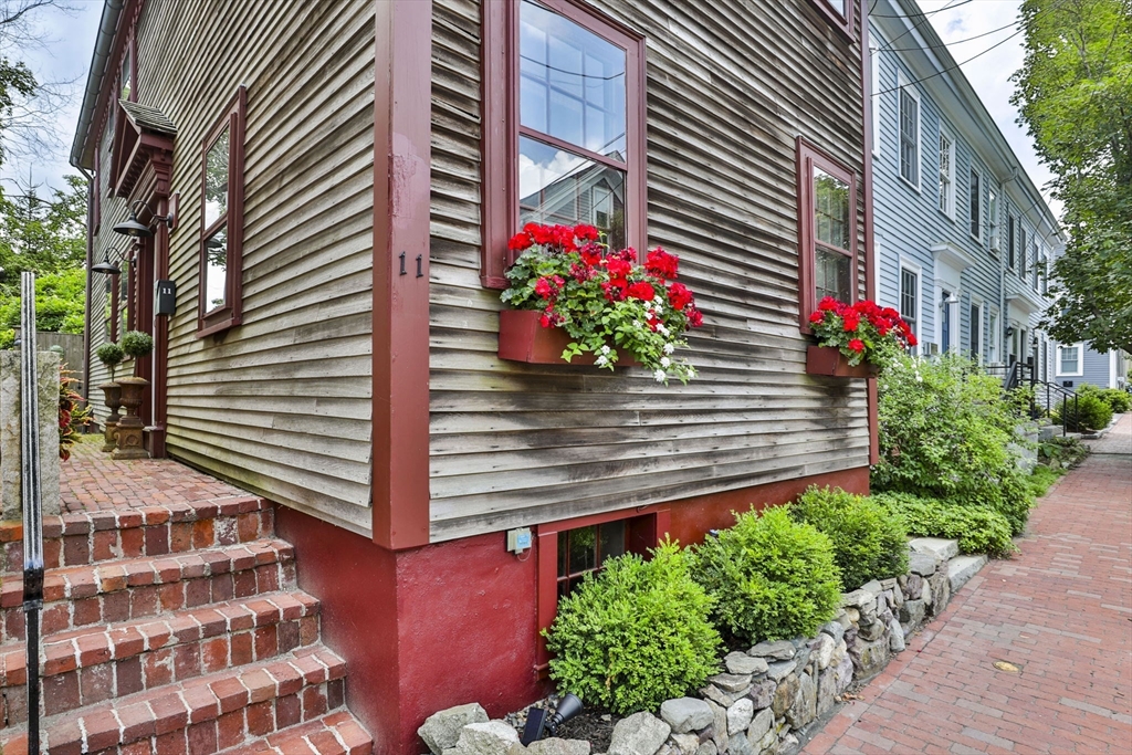 11 Boardman St