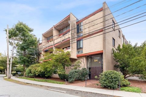 94 Beaconsfield Rd 201 Brookline MA 02445