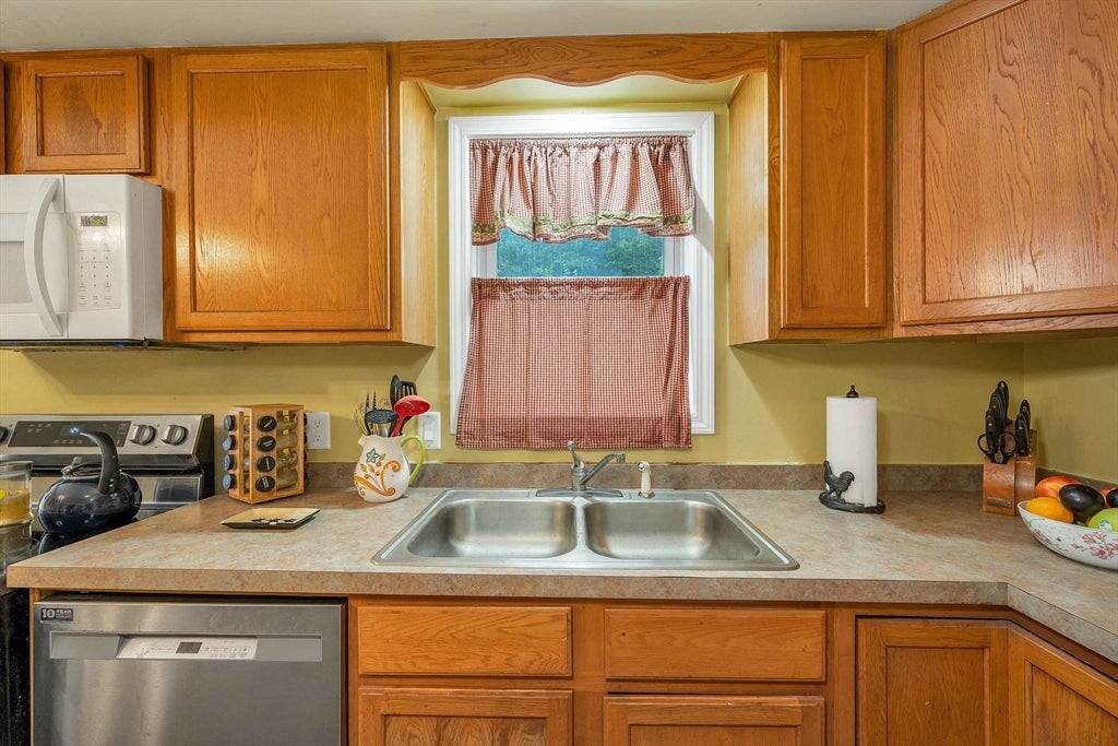 11 Marsha DR, Alton, NH Photo #8
