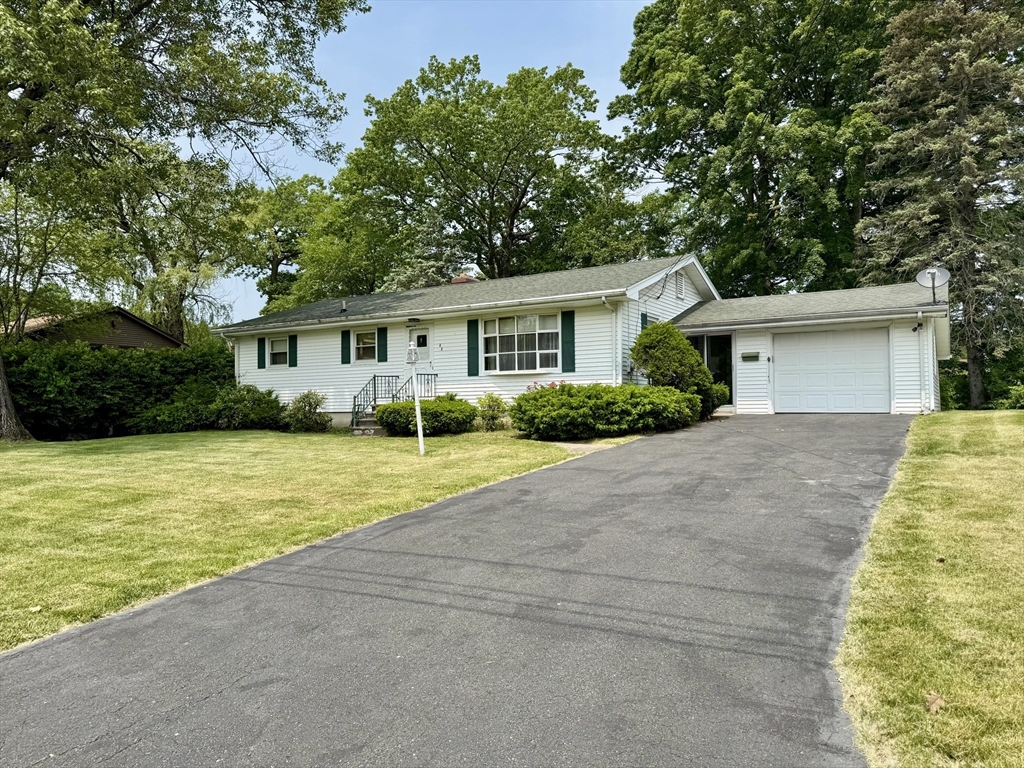 43 Mount Tom Ave