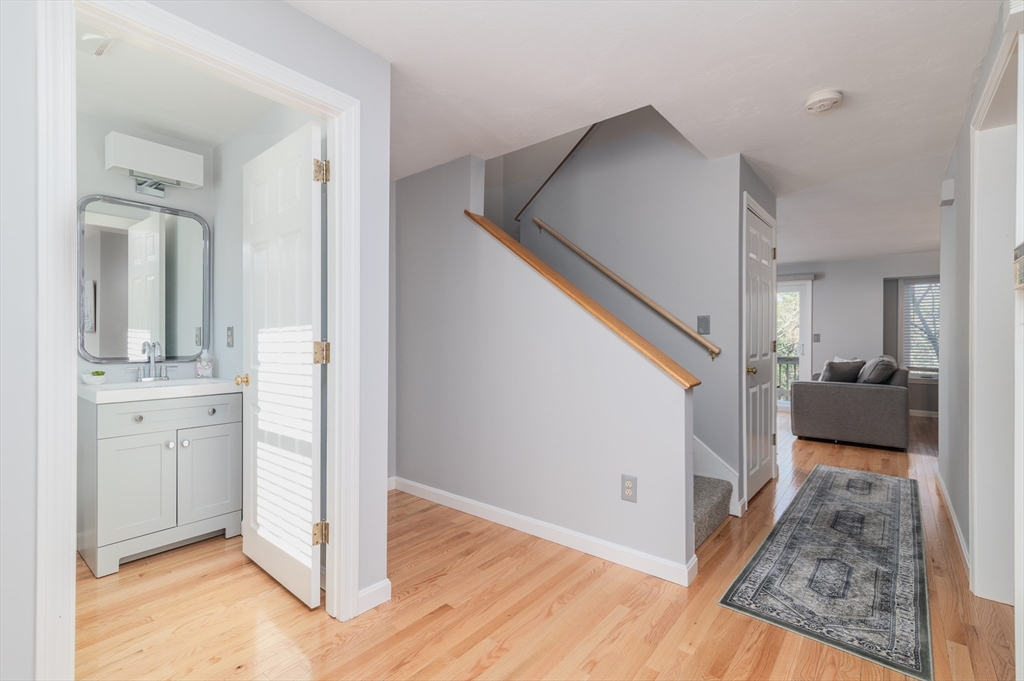 19 Harbor Hill Dr 19