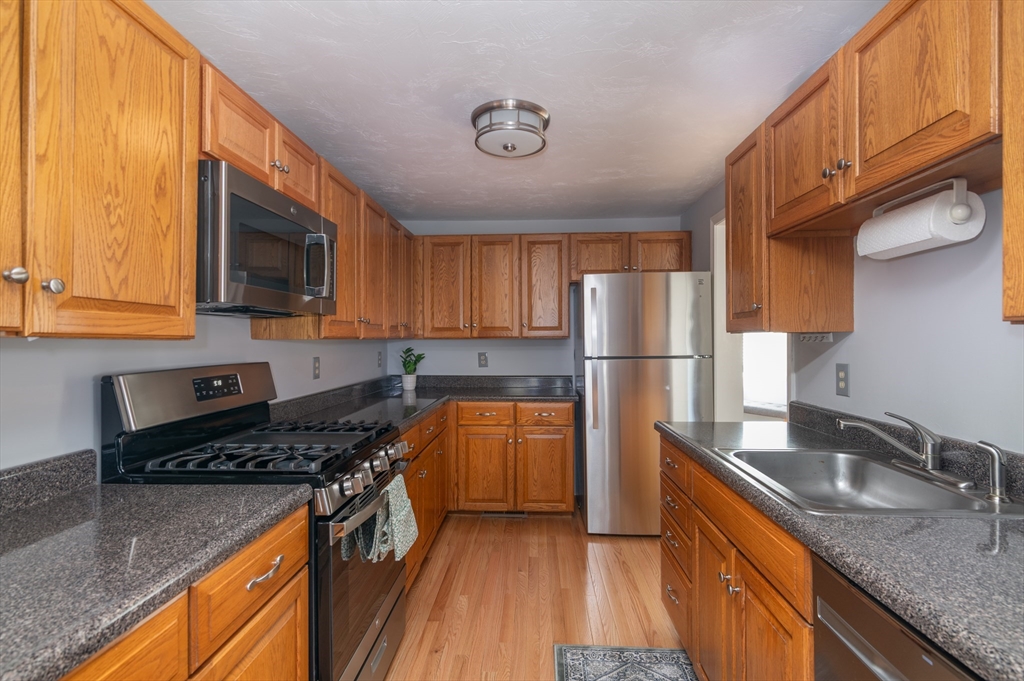 19 Harbor Hill Dr 19