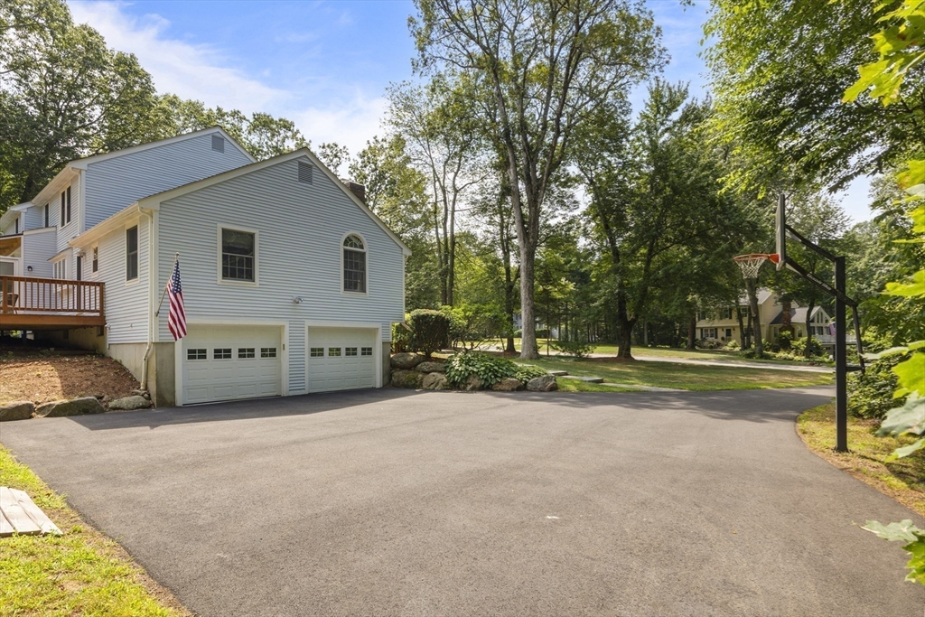 63 Teresa Rd