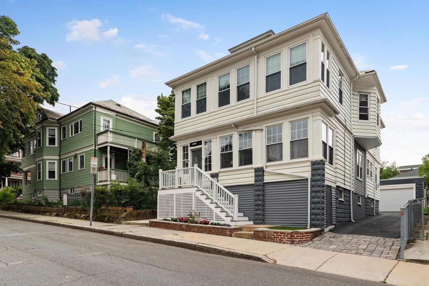 Photo of 7 Hamilton Rd, Somerville, MA