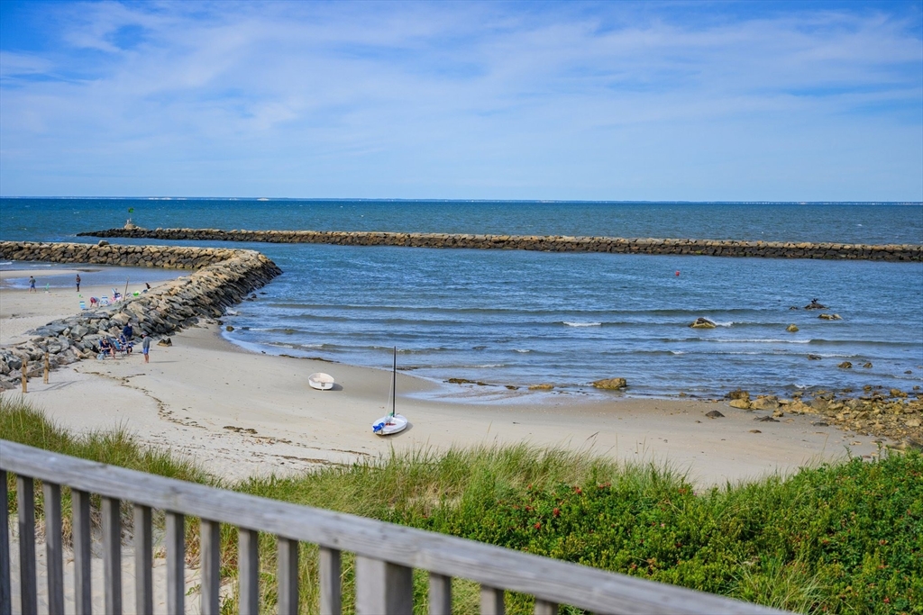 Dennis, Massachusetts 02641, United States, 4 Bedrooms Bedrooms, ,2 BathroomsBathrooms,Residential,Active,201438