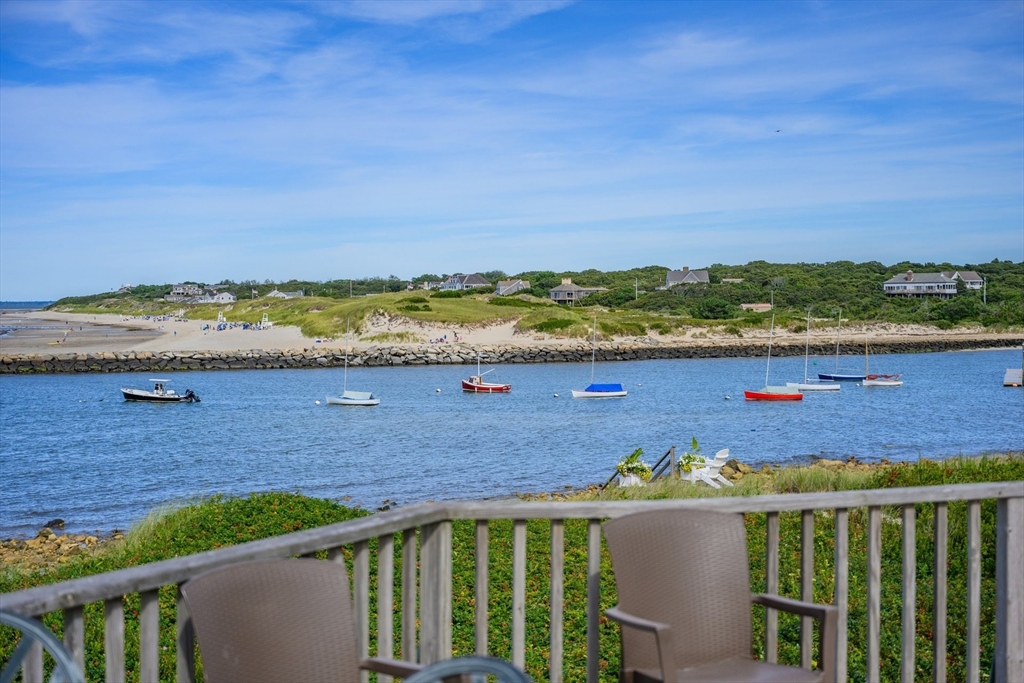 Dennis, Massachusetts 02641, United States, 4 Bedrooms Bedrooms, ,2 BathroomsBathrooms,Residential,Active,201438