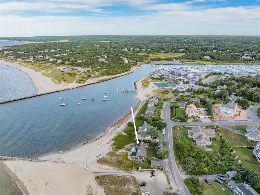 Dennis, Massachusetts 02641, United States, 4 Bedrooms Bedrooms, ,2 BathroomsBathrooms,Residential,Active,201438