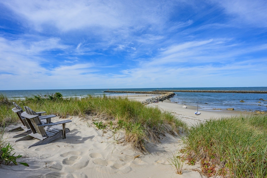 Dennis, Massachusetts 02641, United States, 4 Bedrooms Bedrooms, ,2 BathroomsBathrooms,Residential,Active,201438