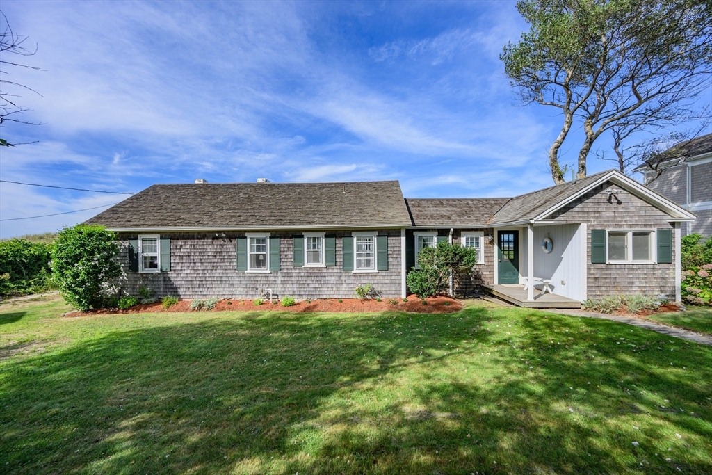 Dennis, Massachusetts 02641, United States, 4 Bedrooms Bedrooms, ,2 BathroomsBathrooms,Residential,Active,201438