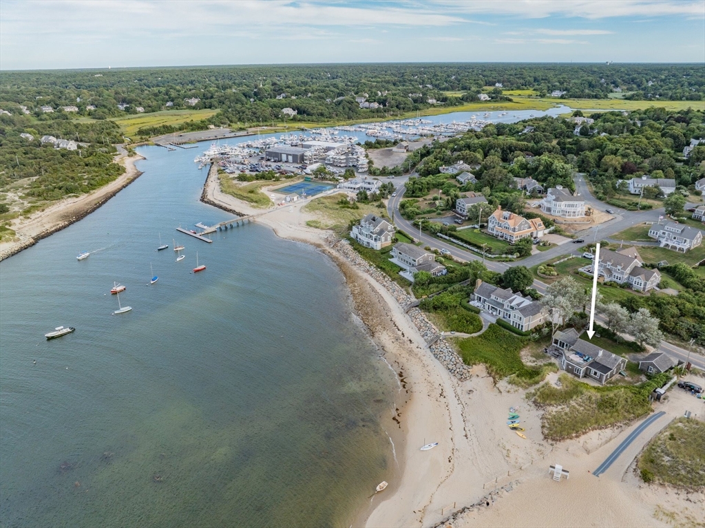 Dennis, Massachusetts 02641, United States, 4 Bedrooms Bedrooms, ,2 BathroomsBathrooms,Residential,Active,201438