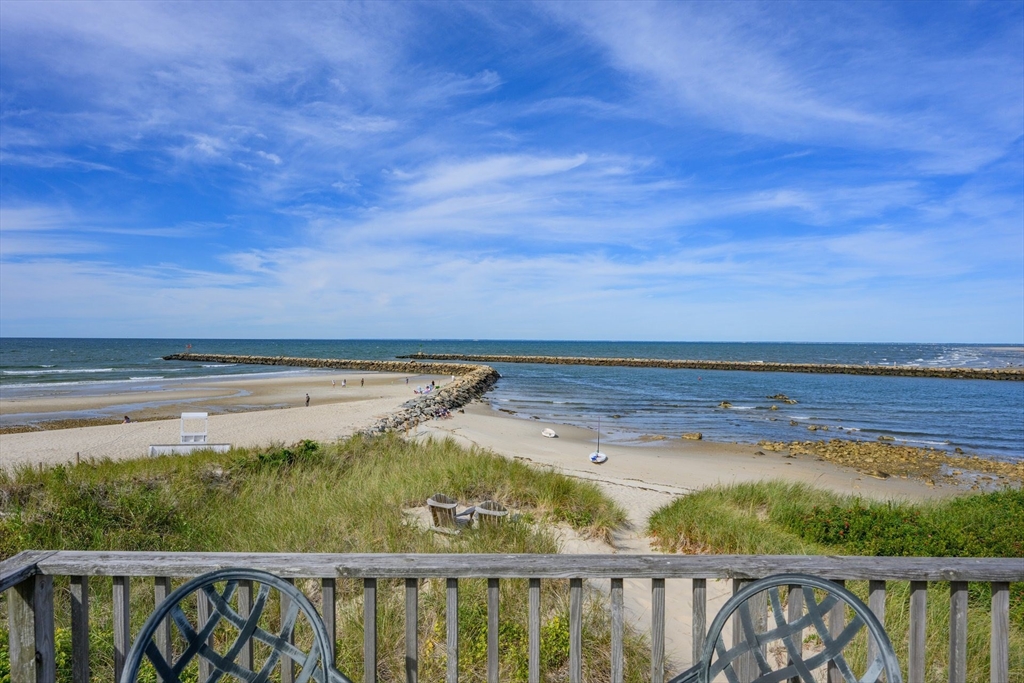 Dennis, Massachusetts 02641, United States, 4 Bedrooms Bedrooms, ,2 BathroomsBathrooms,Residential,Active,201438